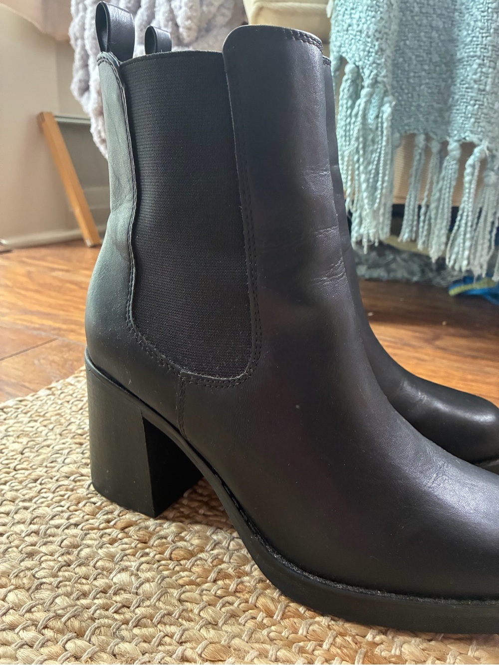 Madden Girl Classic Black Chelsea Block Heel Ankle Boots - Women- Like new!